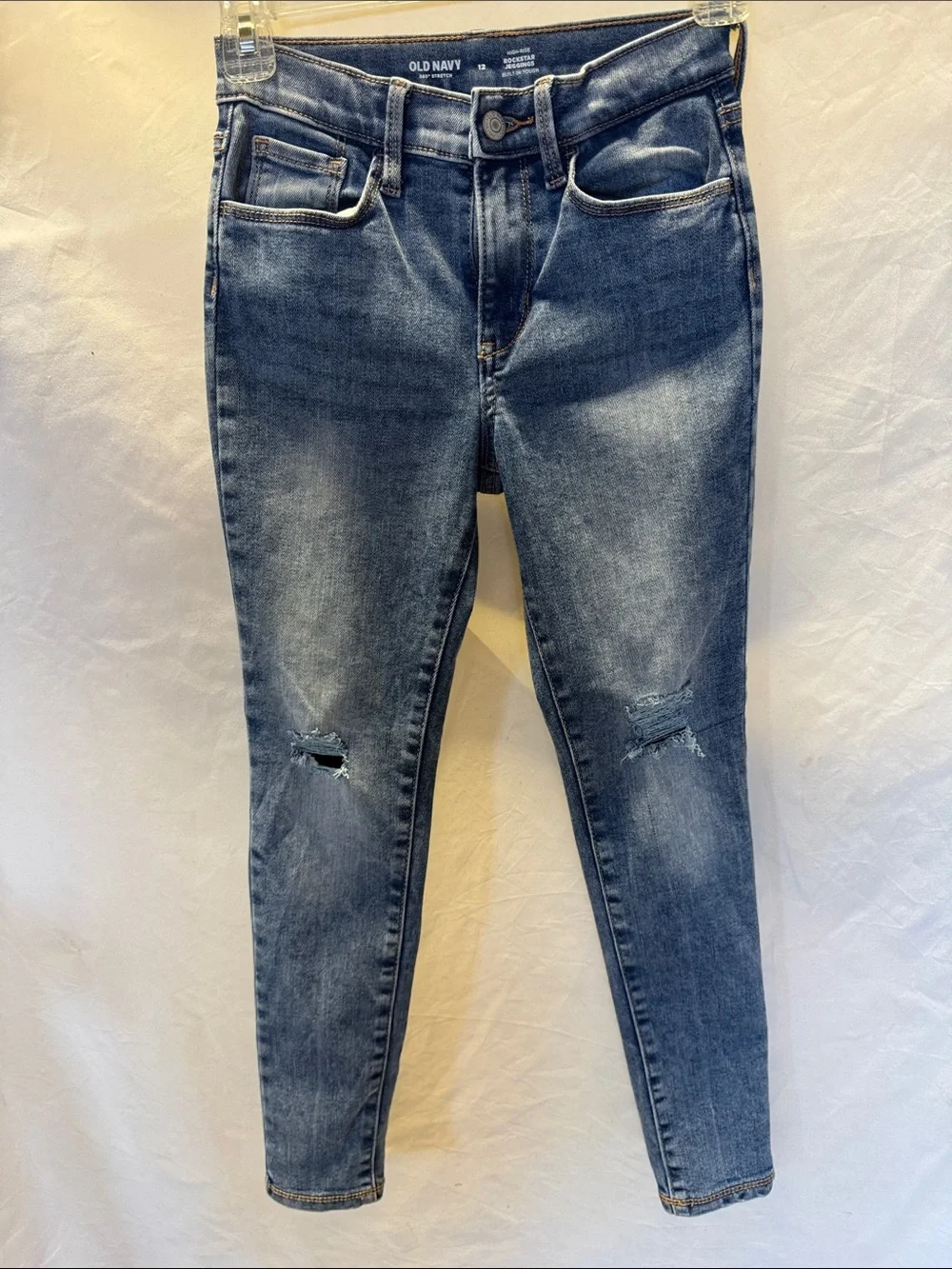 Old Navy Medium Blue Distressed Skinny Jeans and top💕